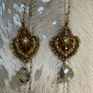Miguel Ases drop earring in earth tones